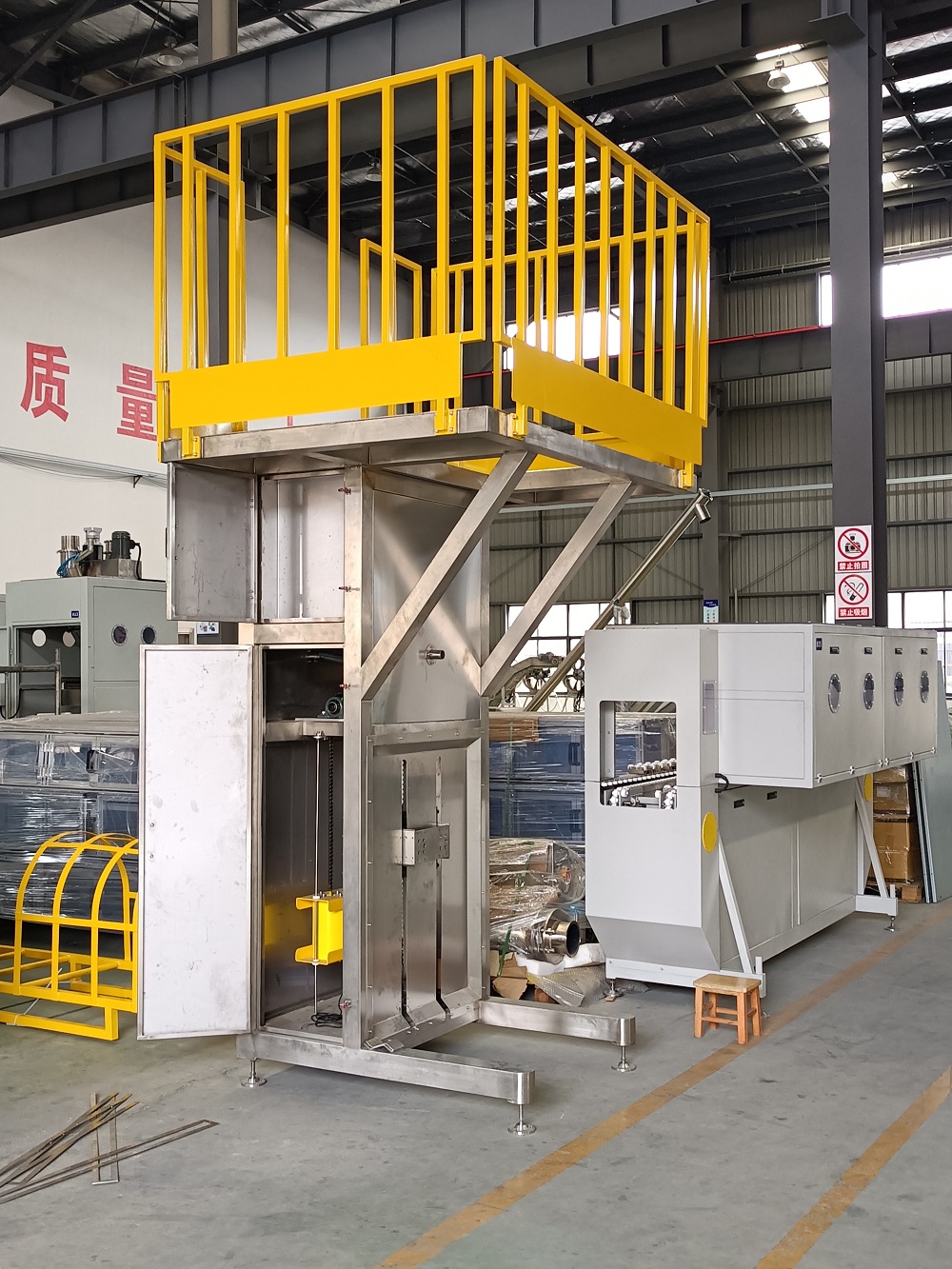 鋰鈉電新能源產(chǎn)業(yè)聚鏈成群   鈉電生產(chǎn)線設(shè)備廠家有話說